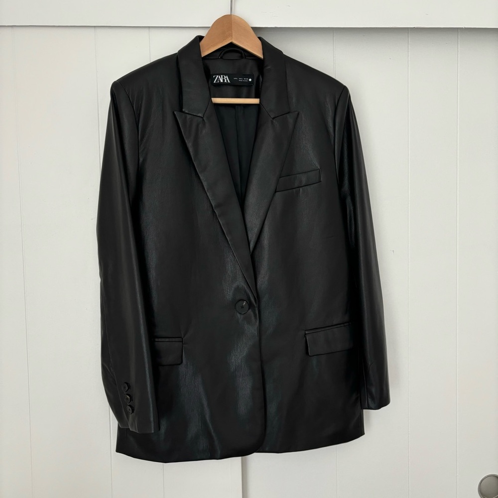 ❌SOLD❌ NWOT Zara Straight Cut Faux Leather Blazer Size Large